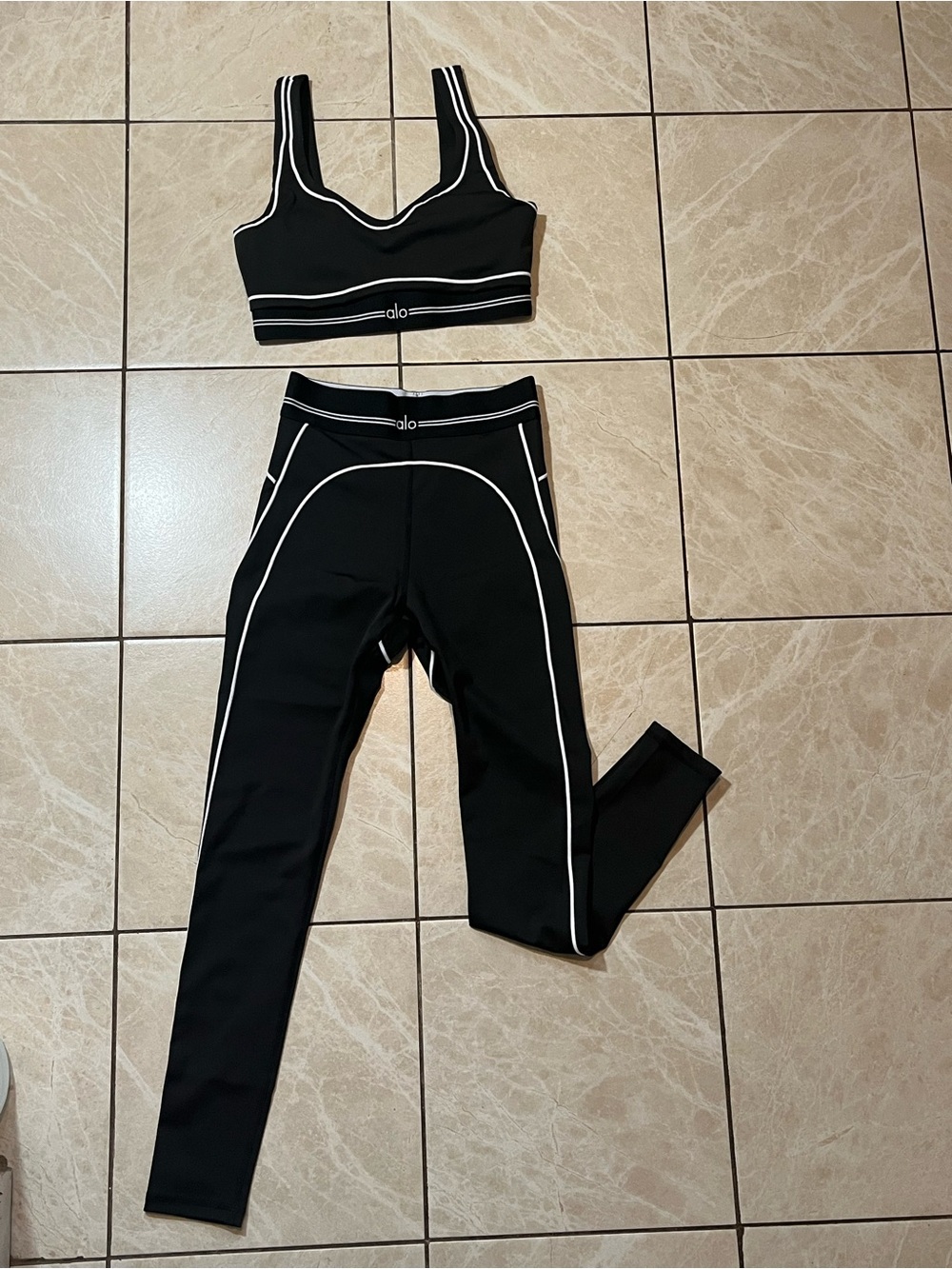 Alo yoga Bra & Legging Set